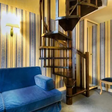 Baudelaire Opera Hotell