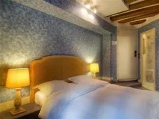 Baudelaire Opera Hotel