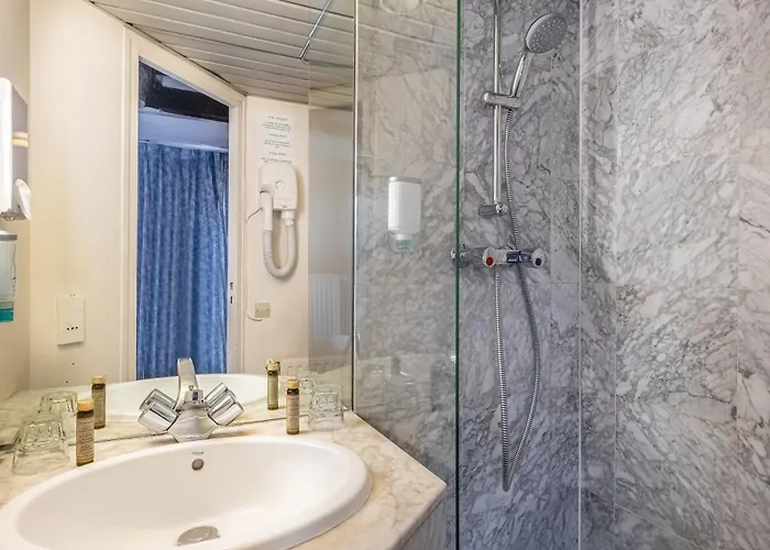 Baudelaire Opéra 3* París