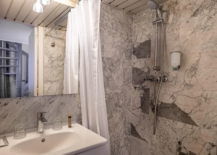 Baudelaire Opera מלון