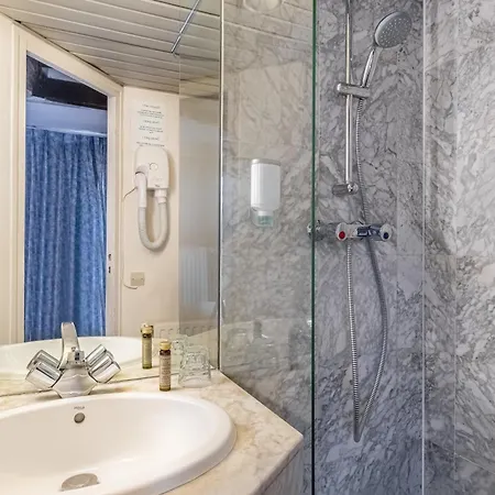 Baudelaire Opera 3* Paris