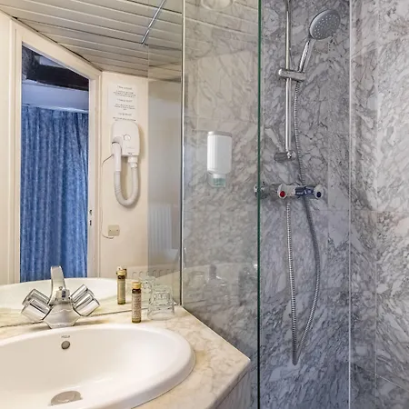 Hotel Baudelaire Opera