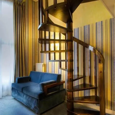 Baudelaire Opera Hotel